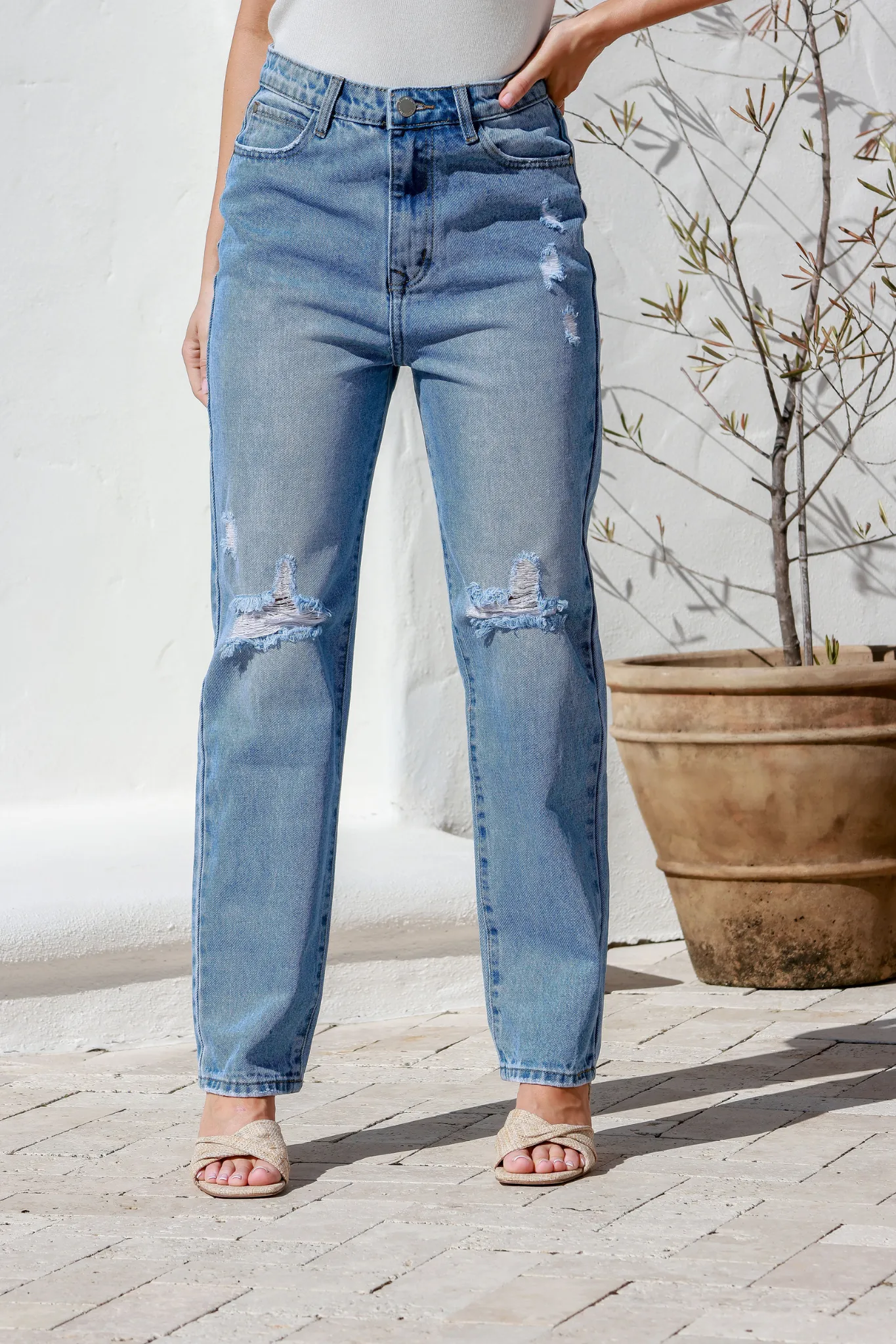 ripped rigid mom jeans - light blue